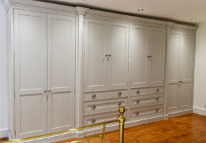 Bespoke-traditional-fitted-wardrobes