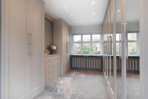 bespoke-fitted-mirrored-dressing-room