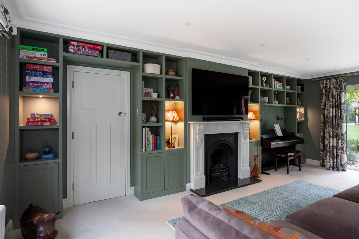 BESPOKE-FITTED-LIVING-ROOM-CABINETS